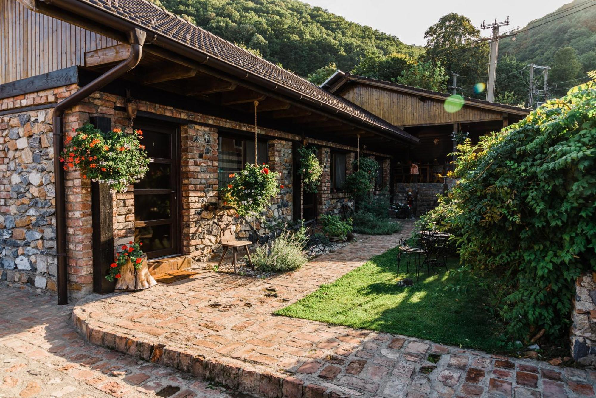 Casa Soseco Hotel Orsova Luaran gambar
